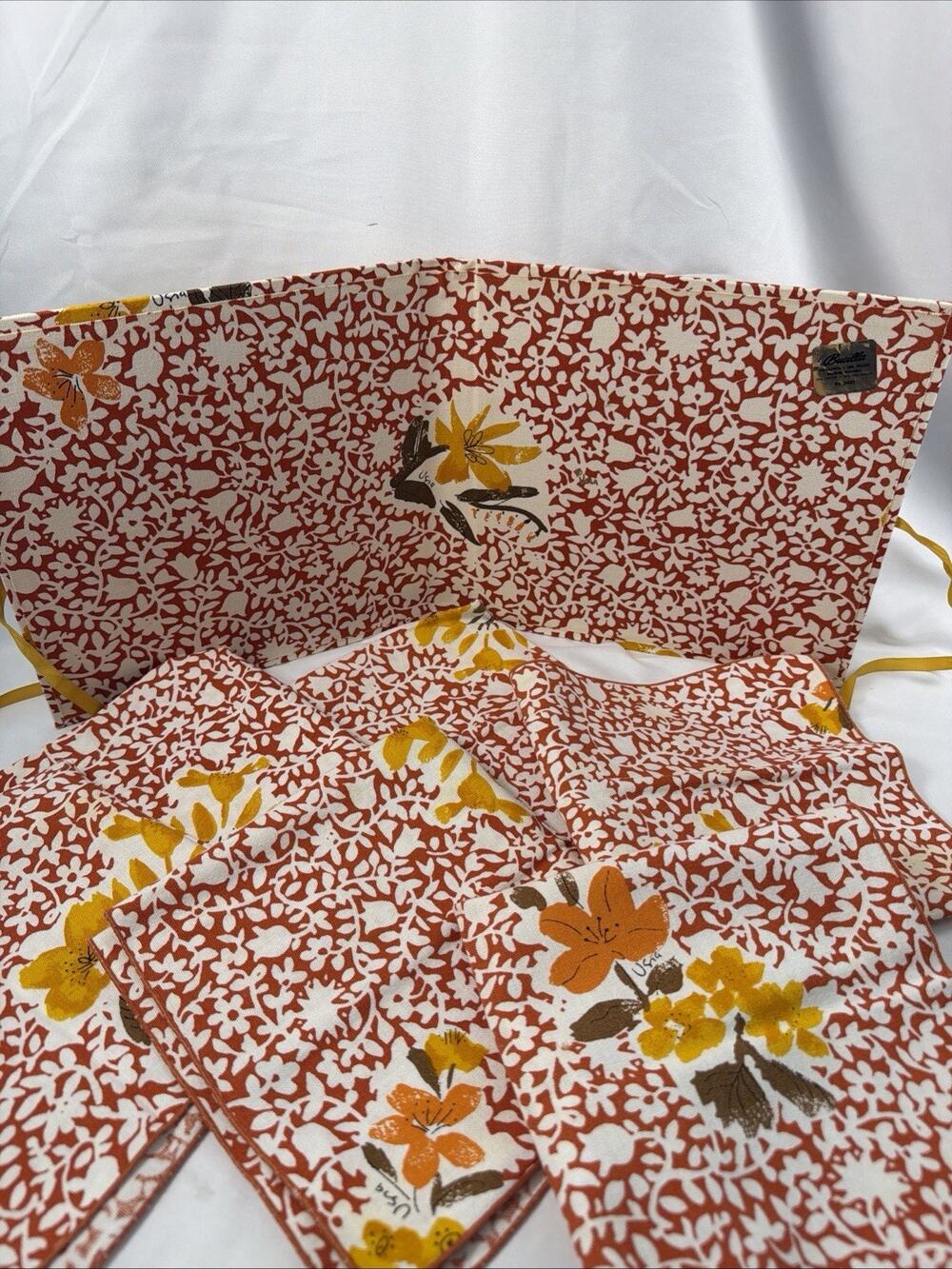 Vintage Used Bucilla Linen 6 Piece Multicolor Napkin Set With Storage Folder